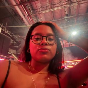 Meet your Posher, Senia